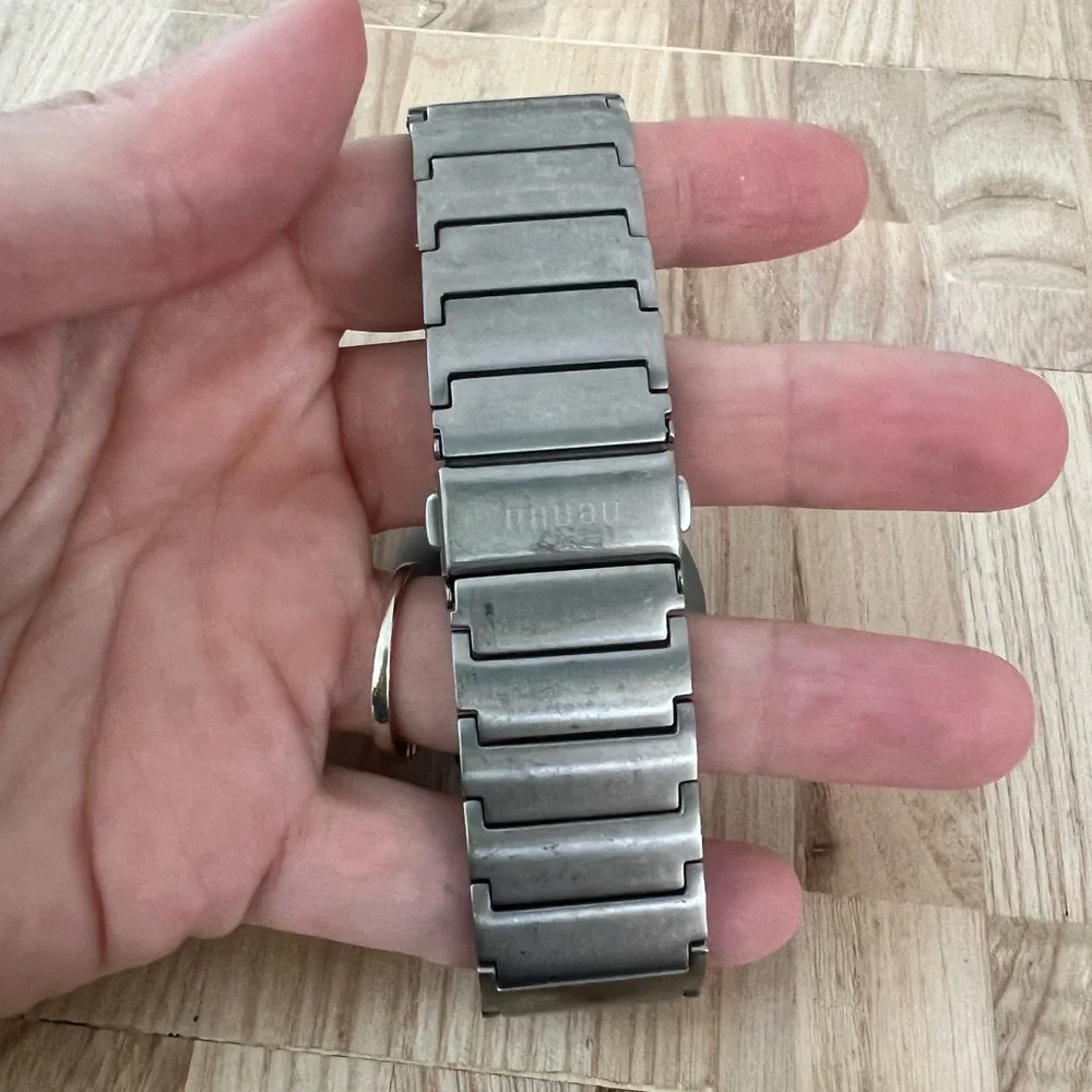 Obaku Denmark men’s all titanium dress watch NEW BATTERY